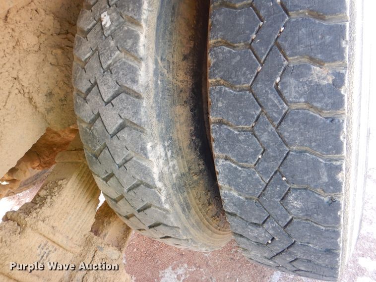 image for item EC9159 1973 Ford 8000 flatbed truck