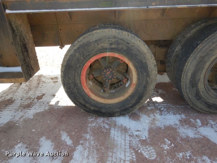 image for item EC9159 1973 Ford 8000 flatbed truck