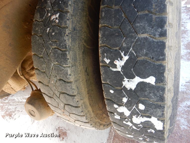 image for item EC9159 1973 Ford 8000 flatbed truck