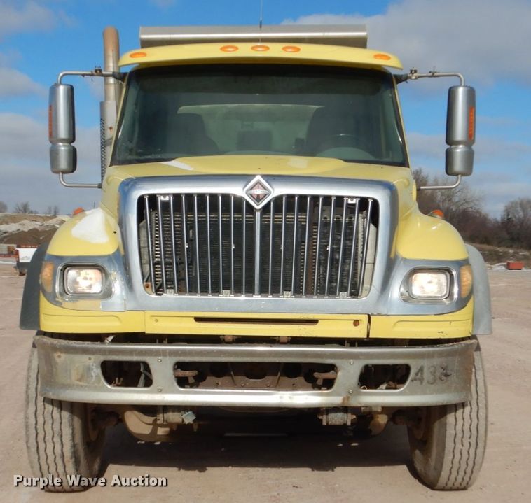 image for item EC9160 2004 International 7600 dump truck