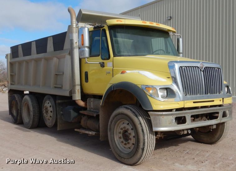 image for item EC9160 2004 International 7600 dump truck