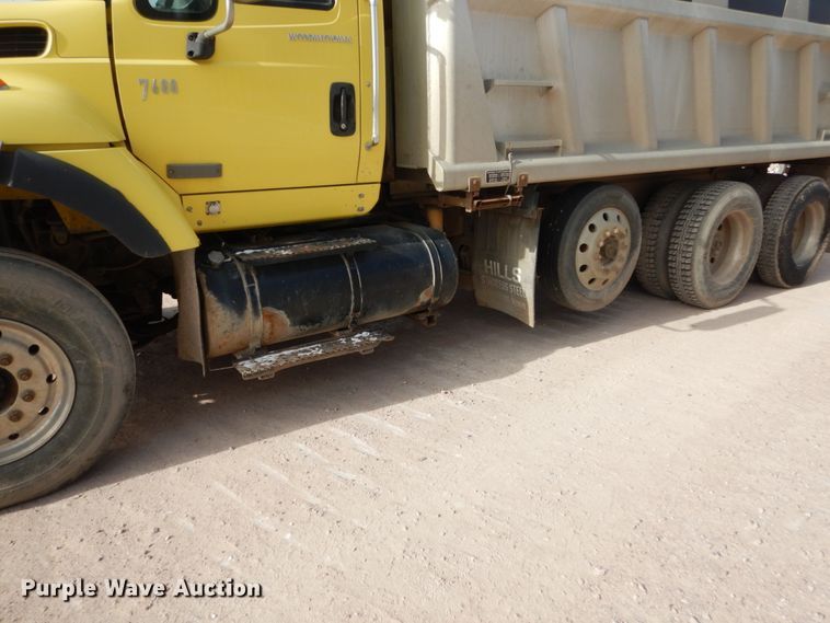 image for item EC9160 2004 International 7600 dump truck