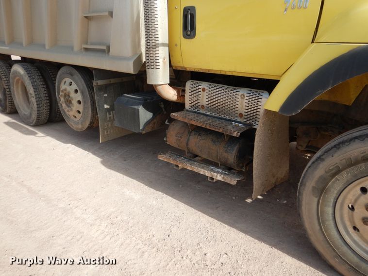 image for item EC9160 2004 International 7600 dump truck