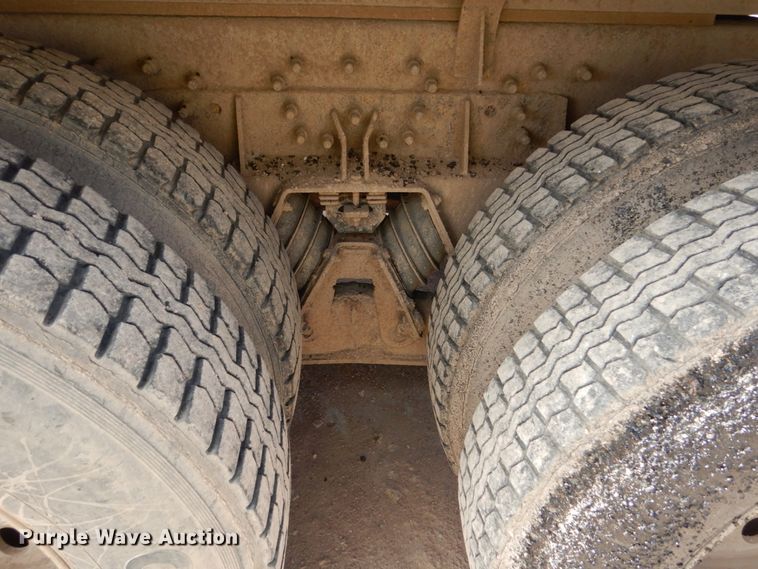 image for item EC9160 2004 International 7600 dump truck