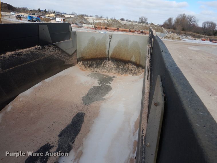 image for item EC9160 2004 International 7600 dump truck