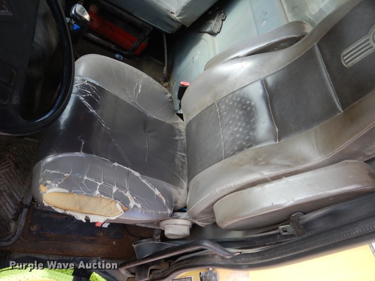 image for item EC9160 2004 International 7600 dump truck