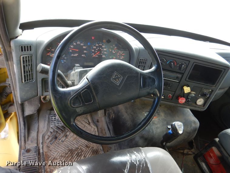 image for item EC9160 2004 International 7600 dump truck