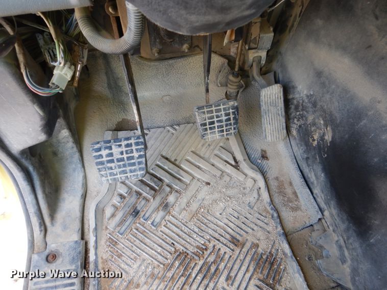 image for item EC9160 2004 International 7600 dump truck