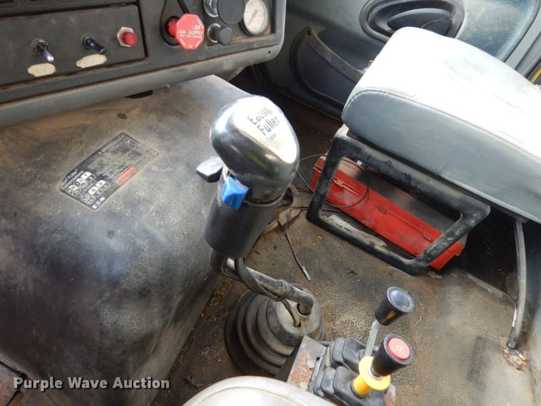 image for item EC9160 2004 International 7600 dump truck