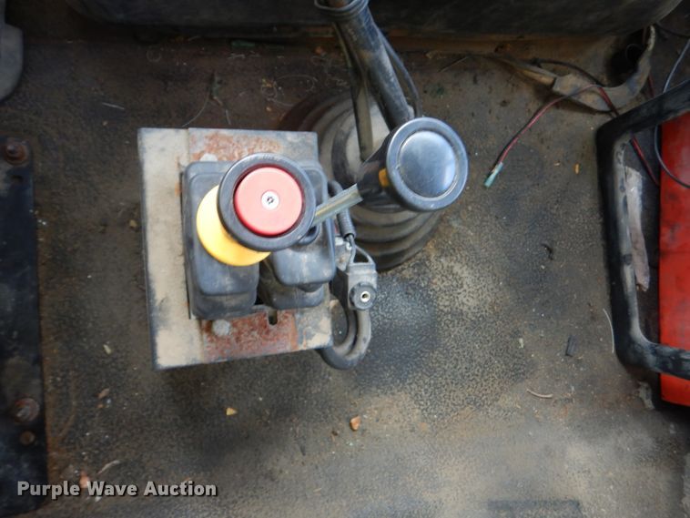 image for item EC9160 2004 International 7600 dump truck