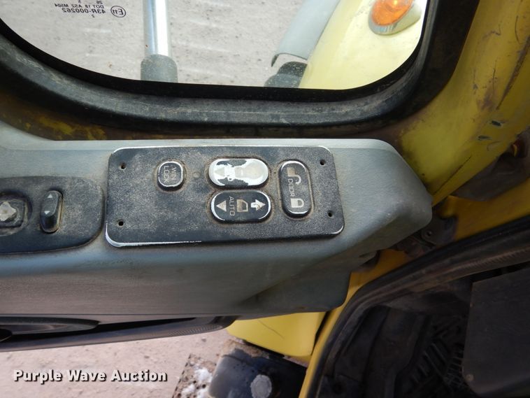 image for item EC9160 2004 International 7600 dump truck