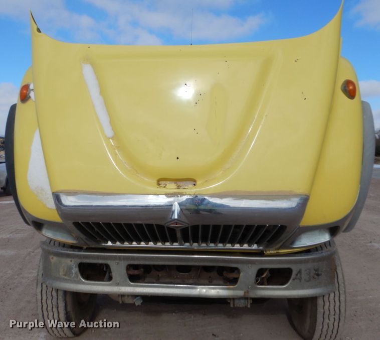 image for item EC9160 2004 International 7600 dump truck