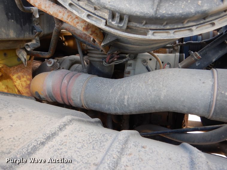 image for item EC9160 2004 International 7600 dump truck