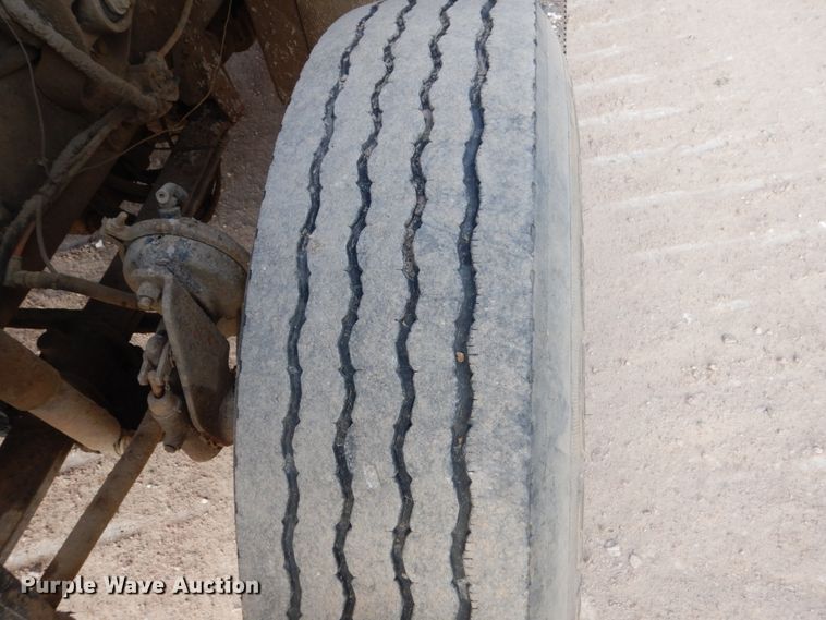 image for item EC9160 2004 International 7600 dump truck