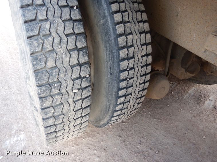 image for item EC9160 2004 International 7600 dump truck