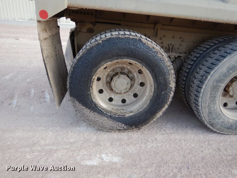 image for item EC9160 2004 International 7600 dump truck