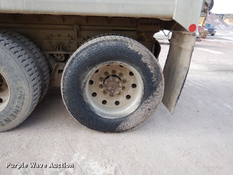 image for item EC9160 2004 International 7600 dump truck