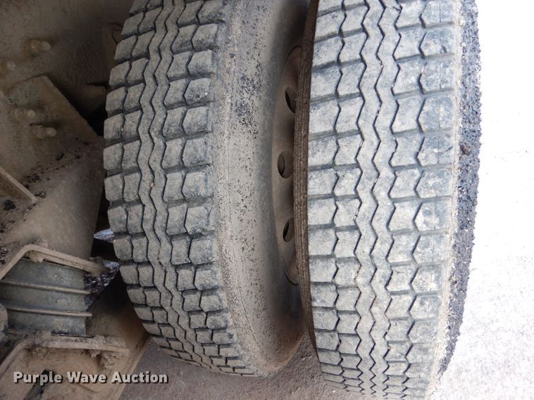 image for item EC9160 2004 International 7600 dump truck