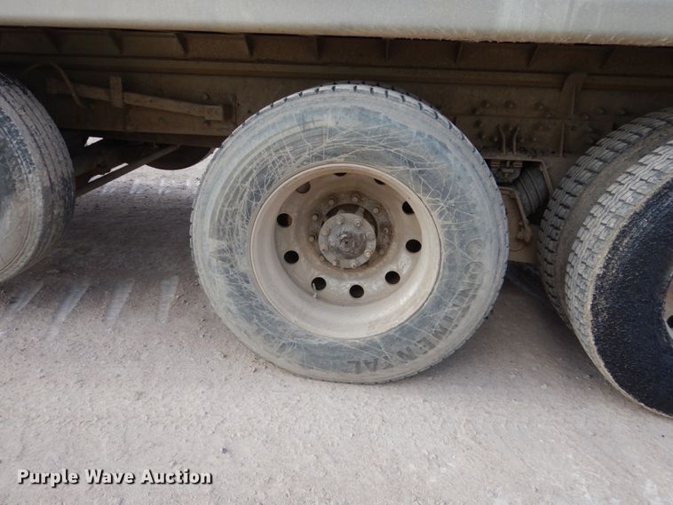 image for item EC9160 2004 International 7600 dump truck