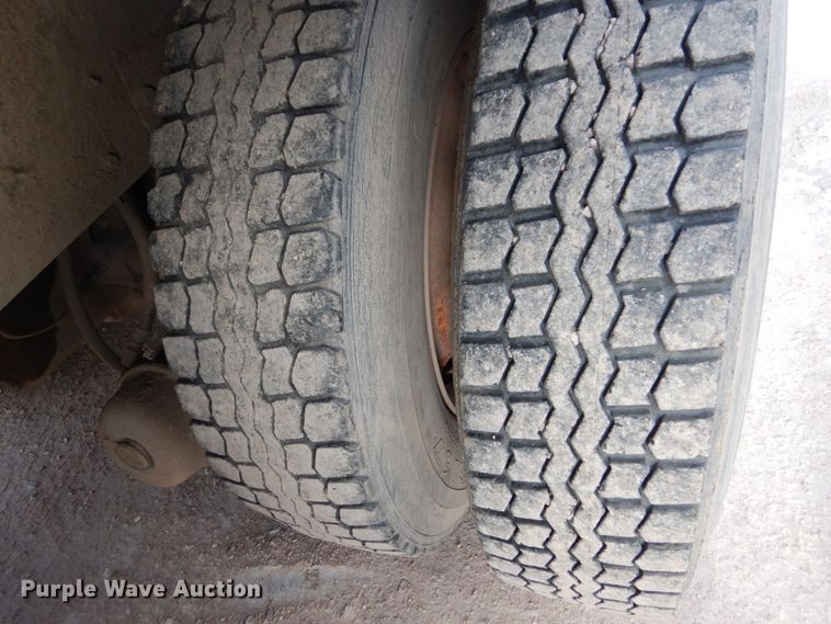 image for item EC9160 2004 International 7600 dump truck