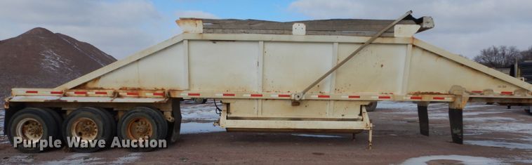image for item EC9162 1999 Red River bottom dump trailer