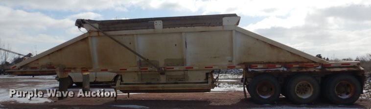 image for item EC9162 1999 Red River bottom dump trailer
