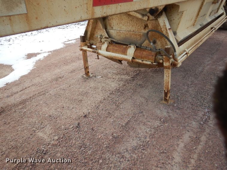image for item EC9162 1999 Red River bottom dump trailer