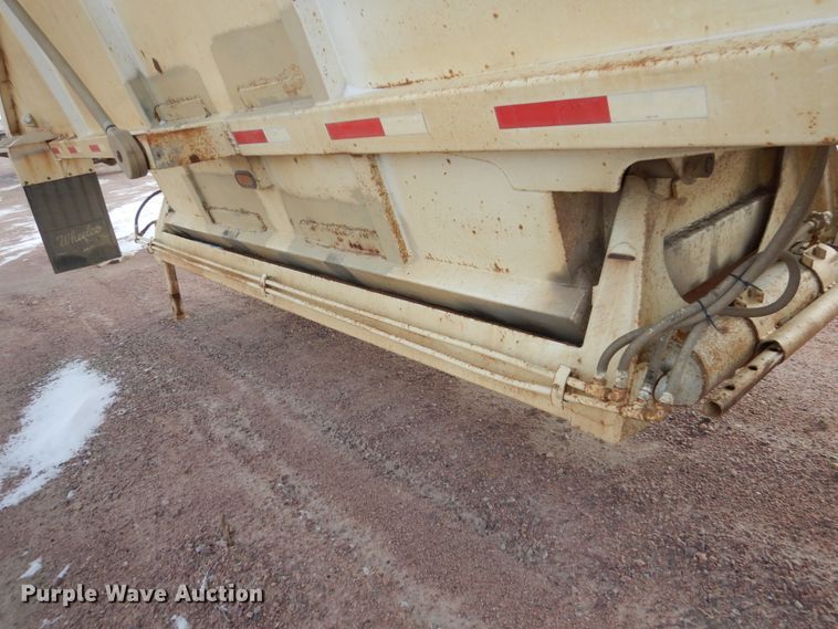 image for item EC9162 1999 Red River bottom dump trailer