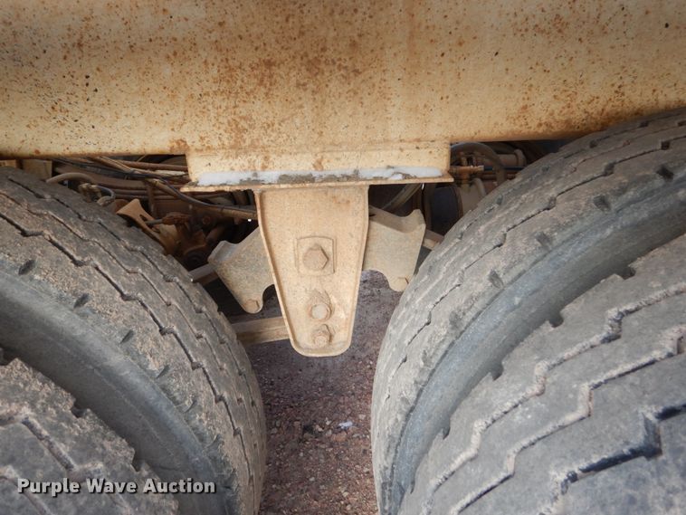 image for item EC9162 1999 Red River bottom dump trailer