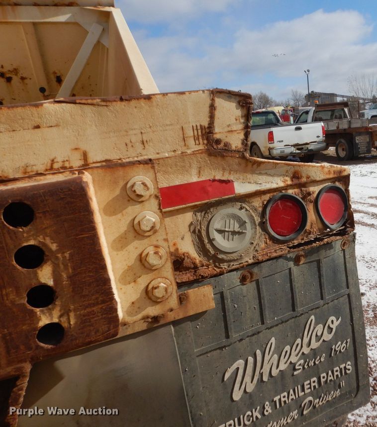 image for item EC9162 1999 Red River bottom dump trailer