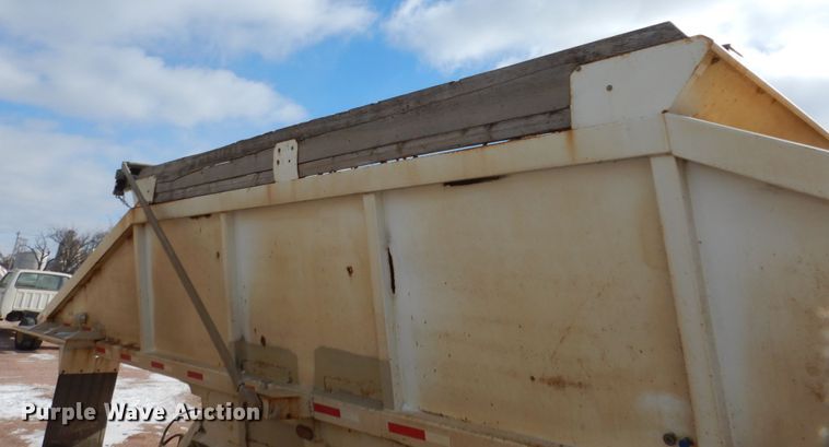 image for item EC9162 1999 Red River bottom dump trailer