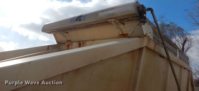 image for item EC9162 1999 Red River bottom dump trailer