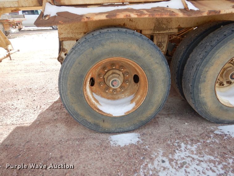 image for item EC9162 1999 Red River bottom dump trailer