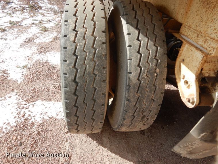 image for item EC9162 1999 Red River bottom dump trailer