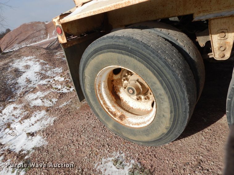 image for item EC9162 1999 Red River bottom dump trailer