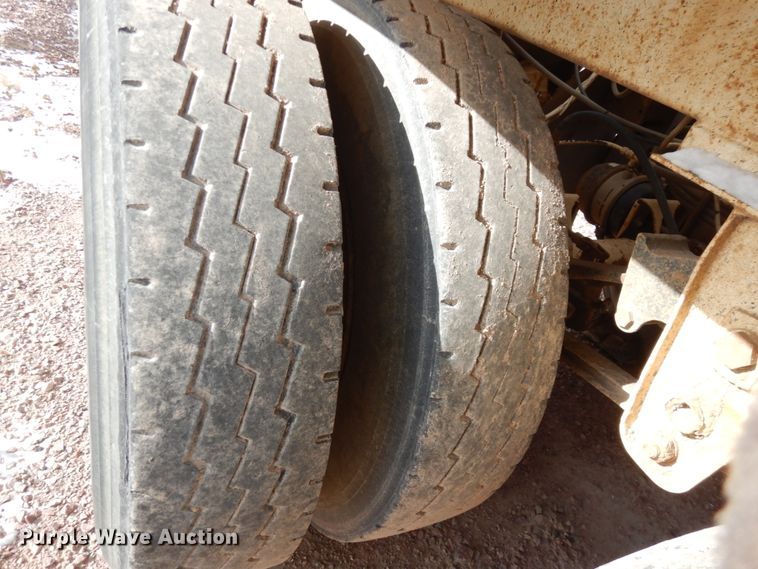 image for item EC9162 1999 Red River bottom dump trailer