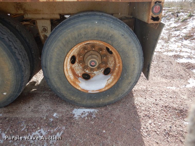 image for item EC9162 1999 Red River bottom dump trailer