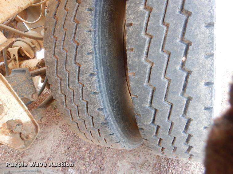 image for item EC9162 1999 Red River bottom dump trailer