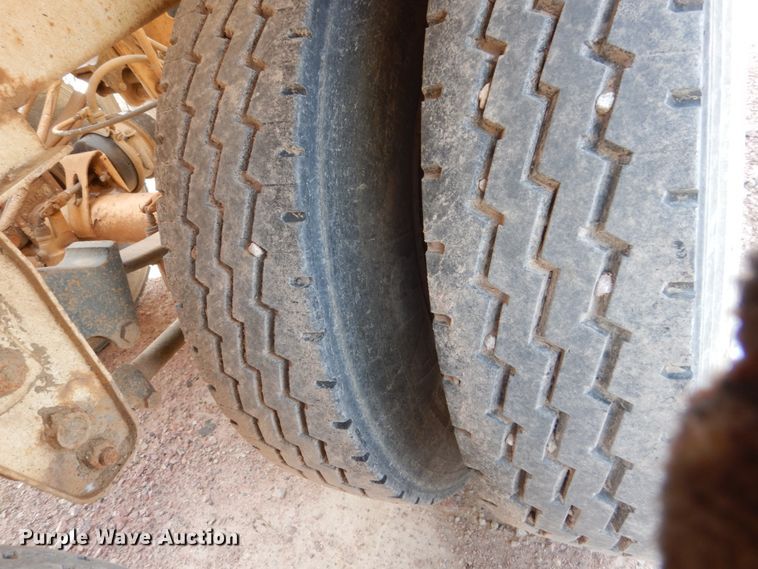 image for item EC9162 1999 Red River bottom dump trailer