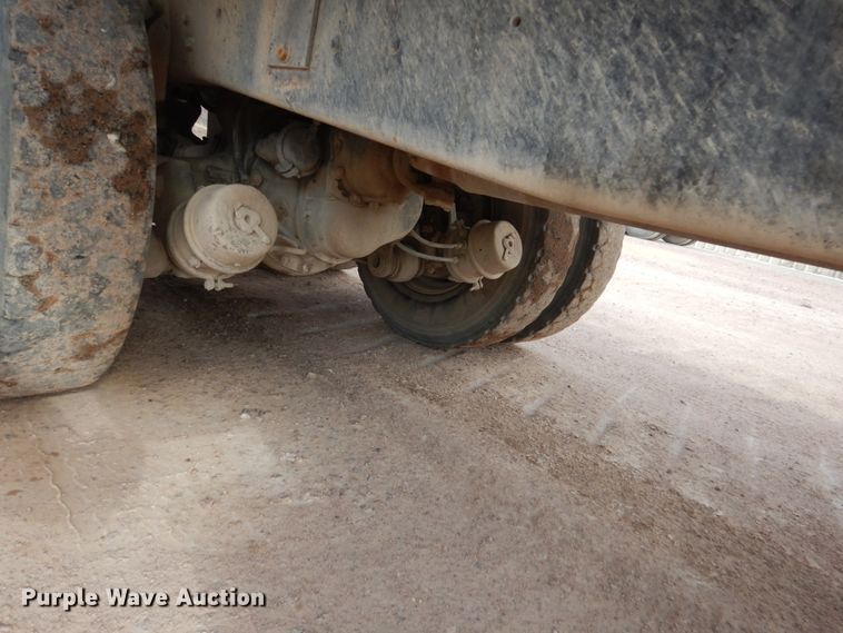 image for item EC9164 1979 Ford 9000 flatbed truck