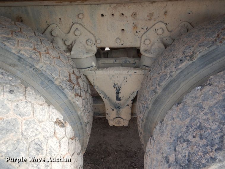 image for item EC9164 1979 Ford 9000 flatbed truck