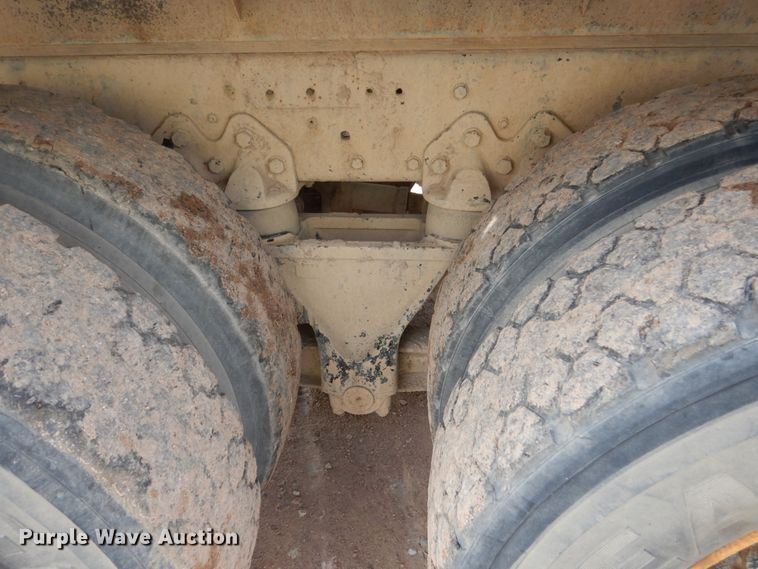 image for item EC9164 1979 Ford 9000 flatbed truck