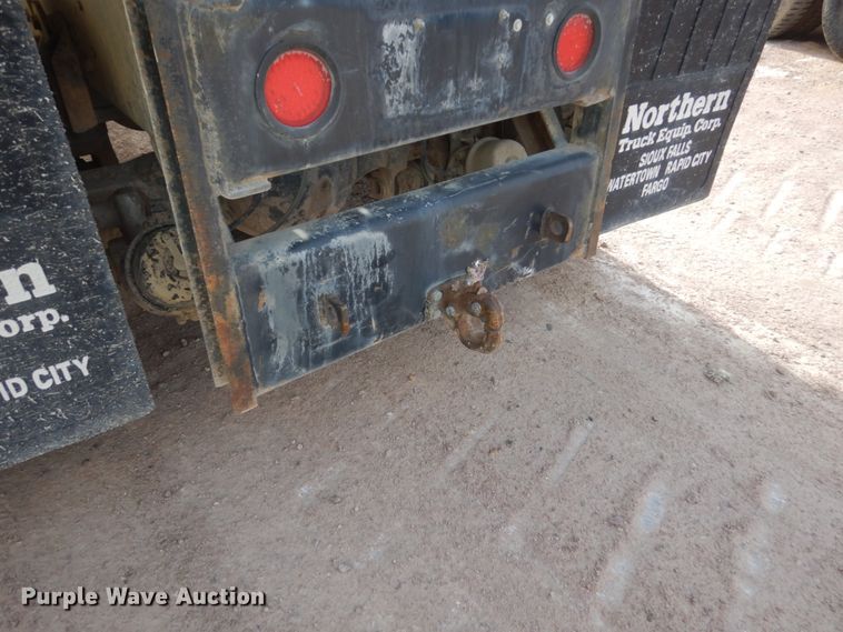 image for item EC9164 1979 Ford 9000 flatbed truck