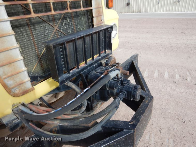 image for item EC9164 1979 Ford 9000 flatbed truck