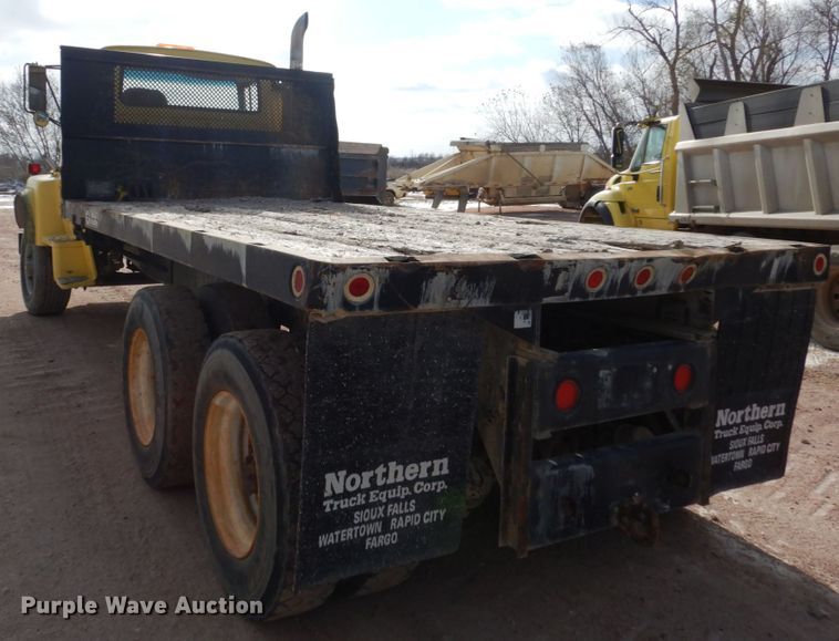 image for item EC9164 1979 Ford 9000 flatbed truck