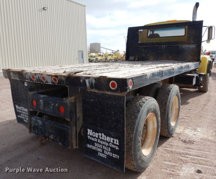 image for item EC9164 1979 Ford 9000 flatbed truck