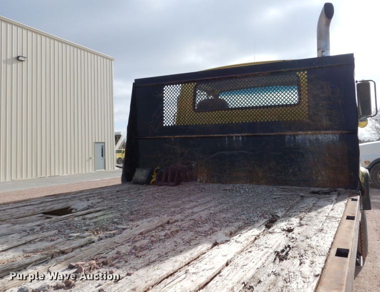 image for item EC9164 1979 Ford 9000 flatbed truck