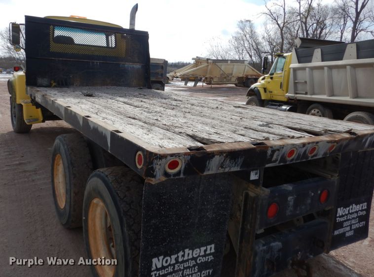 image for item EC9164 1979 Ford 9000 flatbed truck