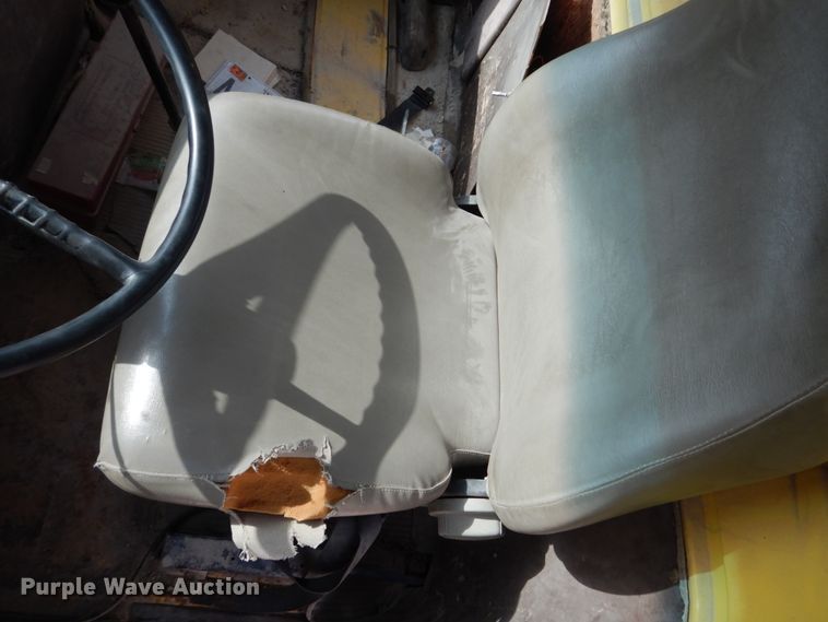 image for item EC9164 1979 Ford 9000 flatbed truck