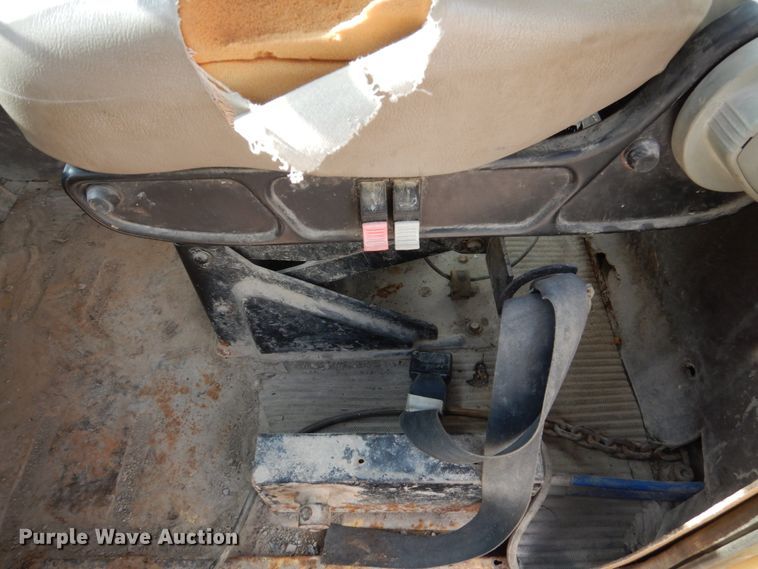 image for item EC9164 1979 Ford 9000 flatbed truck